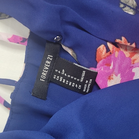 Forever 21 blue floral short romper sz small NWOT - Picture 4 of 9